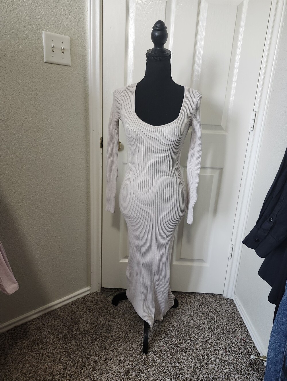 Abercrombie & Fitch Scoop Neck Ribbed Maxi Dress in Light Gray Fitted S